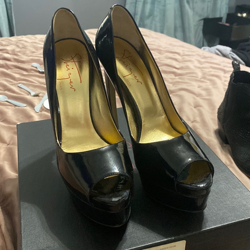 Steiger Pumps